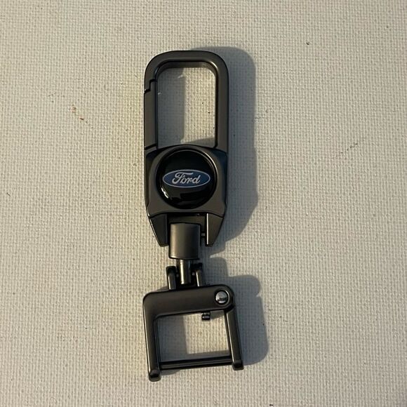 Ford Logo Key Fob Keychain in Metal NWT - Picture 1 of 7